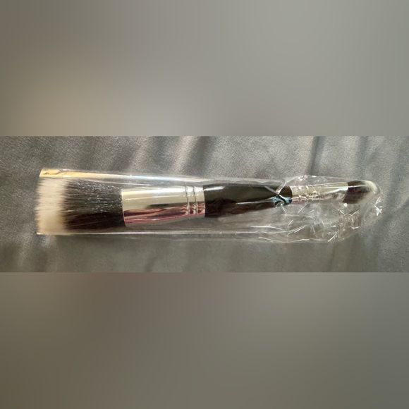 🆕 NIB Mally Beauty Double Ended Powder Brush - Picture 1 of 3